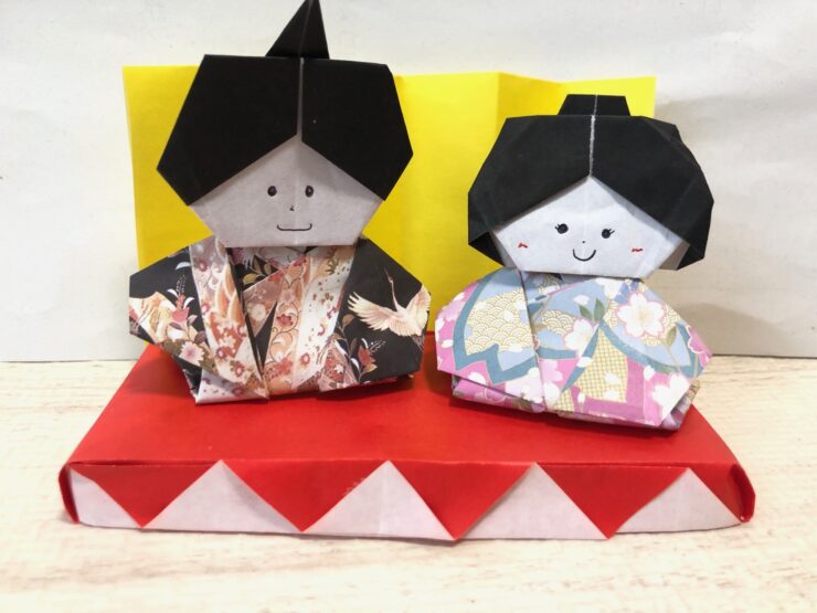 お雛様の台座を手作り♪折り紙で簡単な折り方